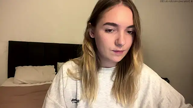 Snapshot of RoxyWet chatting on 28, 4, 2026 RoxyWet online show from 28, 4, 2026