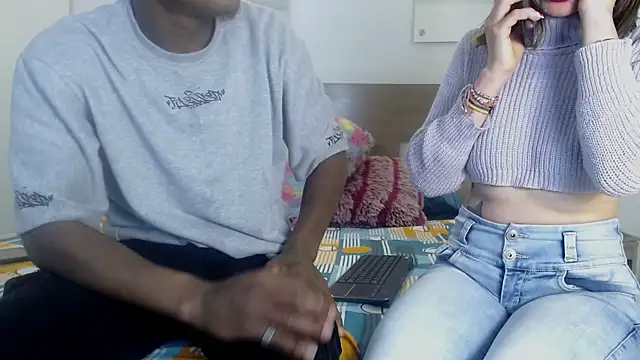 Snapshot of Ebony_N_Blonde chatting on 10, 4, 2026 Ebony N Blonde online show from 10, 4, 2026