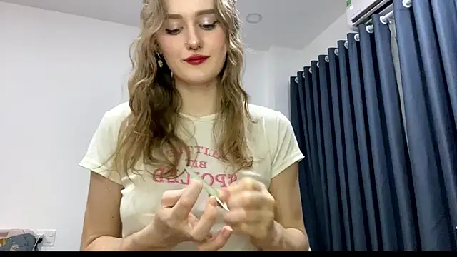 Snapshot of JanesSpace chatting on 2, 4, 2026 JanesSpace online show from 2, 4, 2026