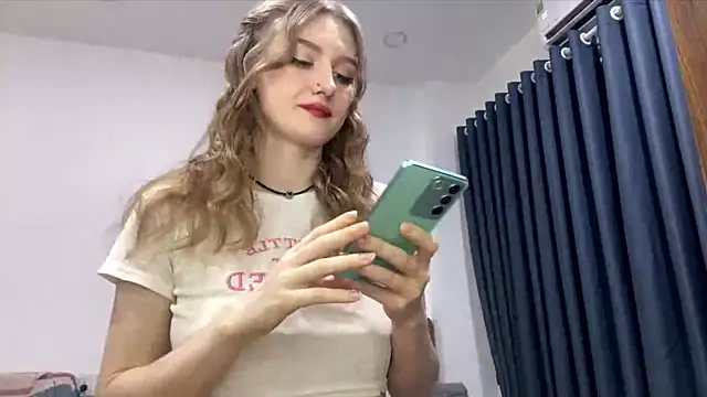 Snapshot of JanesSpace chatting on 19, 4, 2026 JanesSpace online show from 19, 4, 2026