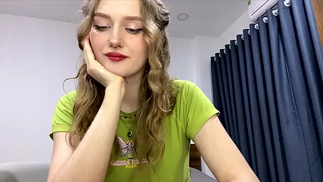 Snapshot of JanesSpace chatting on 21, 4, 2026 JanesSpace online show from 21, 4, 2026