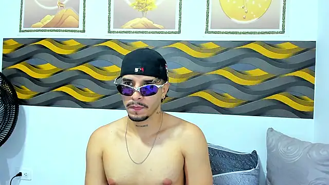 Snapshot of Leon_Hotx chatting on 1, 4, 2026 Leon Hotx online show from 1, 4, 2026