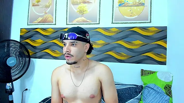 Snapshot of Leon_Hotx chatting on 15, 4, 2026 Leon Hotx online show from 15, 4, 2026
