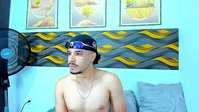 Snapshot of Leon_Hotx chatting on 21, 4, 2026 Leon Hotx online show from 21, 4, 2026