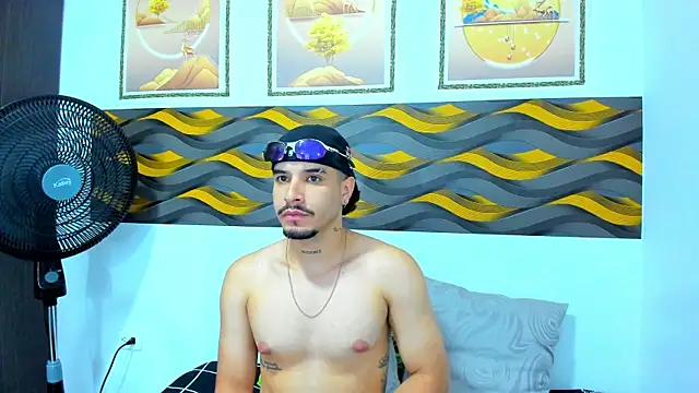 Snapshot of Leon_Hotx chatting on 24, 4, 2026 Leon Hotx online show from 24, 4, 2026