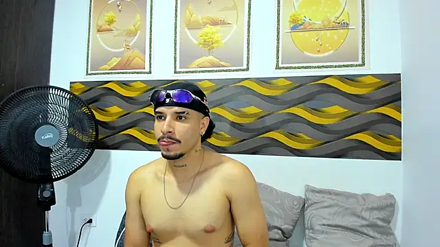 Snapshot of Leon_Hotx chatting on 28, 4, 2026 Leon Hotx online show from 28, 4, 2026