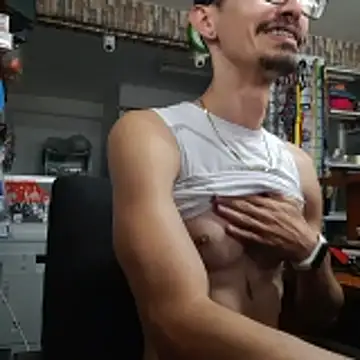 Snapshot of jhosuamoore chatting on 18, 4, 2026 jhosuamoore online show from 18, 4, 2026