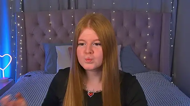 Snapshot of JessicaEmber chatting on 7, 4, 2026 JessicaEmber online show from 7, 4, 2026