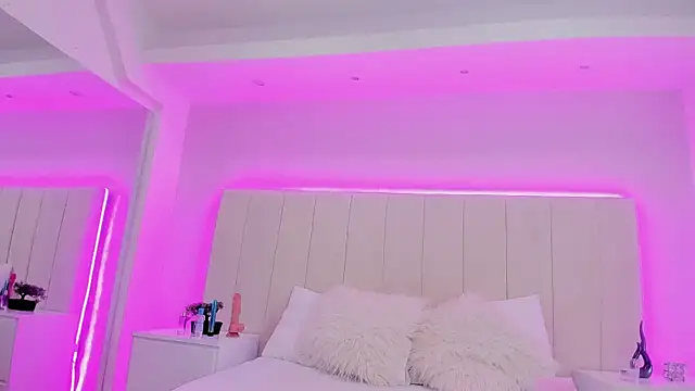 Snapshot of cintya_evans chatting on 19, 4, 2026 cintya evans online show from 19, 4, 2026