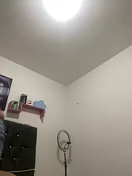 Snapshot of LINDA_EF chatting on 11, 4, 2026 LINDA EF online show from 11, 4, 2026