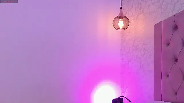 Snapshot of saraa_joness_ chatting on 29, 4, 2026 saraa joness online show from 29, 4, 2026