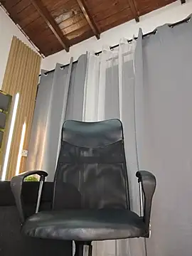 Snapshot of Oliver_bigblack_cock chatting on 22, 5, 2026 Oliver bigblack cock online show from 22, 5, 2026