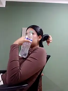 Snapshot of FiorellaLan chatting on 13, 4, 2026 FiorellaLan online show from 13, 4, 2026