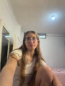 Snapshot of blondie_dity_squirt chatting on 15, 4, 2026 blondie dity squirt online show from 15, 4, 2026