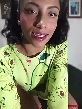 Snapshot of KattyBerryX chatting on 24, 4, 2026 KattyBerryX online show from 24, 4, 2026