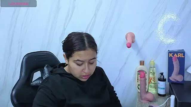 Snapshot of Lunafemme_tf chatting on 24, 4, 2026 Lunafemme tf online show from 24, 4, 2026