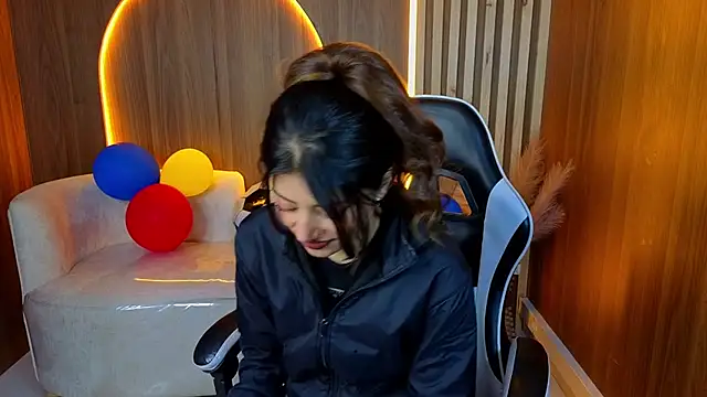 Lia queen tx online show from 2, 7, 2026