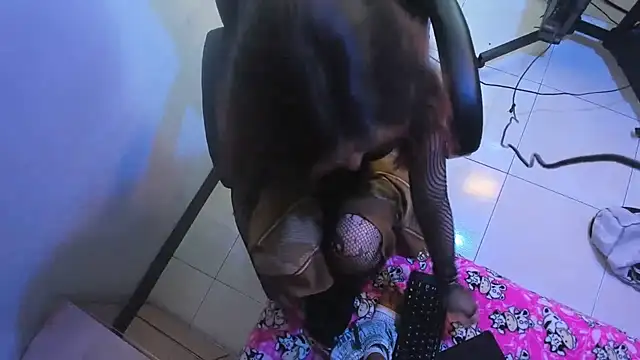 Snapshot of KikyoAndDrey chatting on 18, 4, 2026 KikyoAndDrey online show from 18, 4, 2026