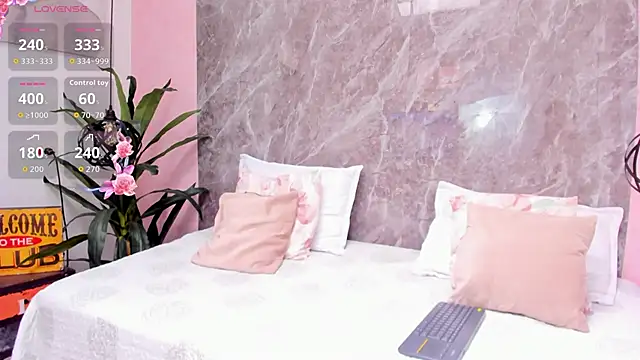 Snapshot of Megan_Stein chatting on 10, 4, 2026 Megan Stein online show from 10, 4, 2026