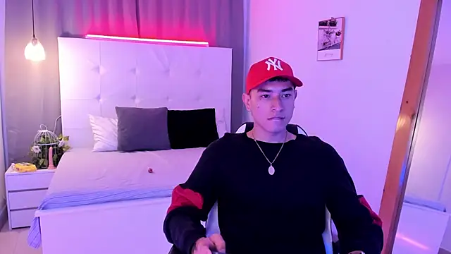 Thiago 2003  online show from 19, 4, 2026