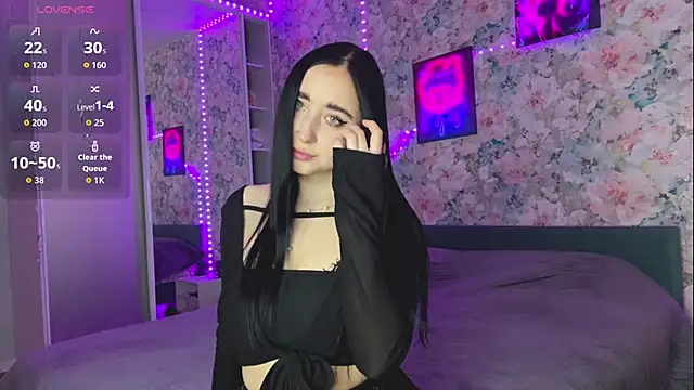 Snapshot of LizzyMooore chatting on 4, 4, 2026 LizzyMooore online show from 4, 4, 2026