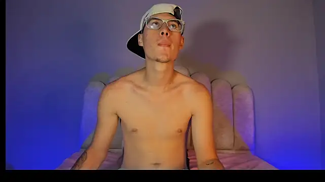 Snapshot of latinlove2005 chatting on 15, 4, 2026 latinlove2005 online show from 15, 4, 2026