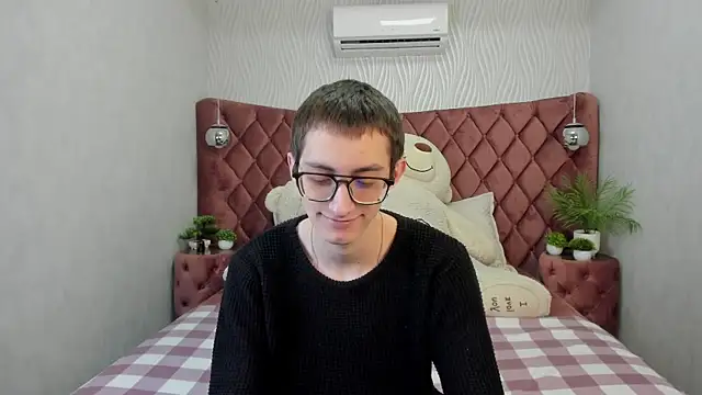 Snapshot of RonBevs chatting on 22, 4, 2026 RonBevs online show from 22, 4, 2026