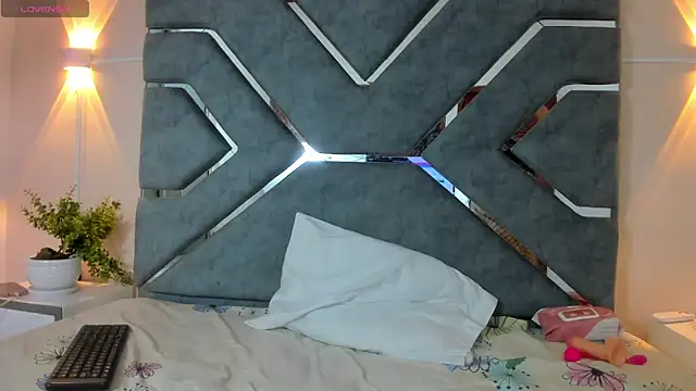 Snapshot of DanielaCruz-1 chatting on 24, 4, 2026 DanielaCruz-1 online show from 24, 4, 2026