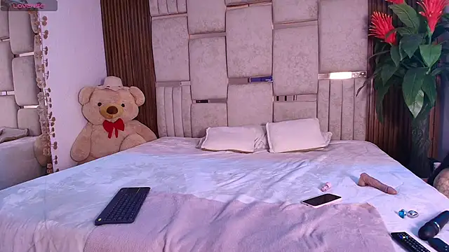 Snapshot of Zoe-_-din chatting on 3, 4, 2026 Zoe- -din online show from 3, 4, 2026