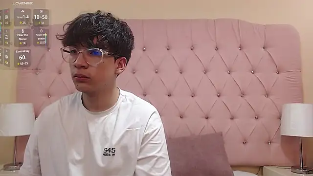 Snapshot of Desire_Ecstasy2 chatting on 10, 4, 2026 Desire Ecstasy2 online show from 10, 4, 2026