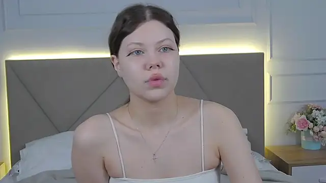 Snapshot of Sophie_Rays chatting on 12, 4, 2026 Sophie Rays online show from 12, 4, 2026