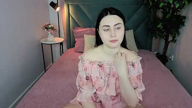 Snapshot of NoraLumi chatting on 2, 4, 2026 NoraLumi online show from 2, 4, 2026