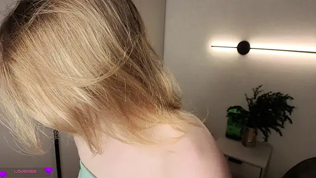 Snapshot of AureliaAngel chatting on 27, 3, 2026 AureliaAngel online show from 27, 3, 2026