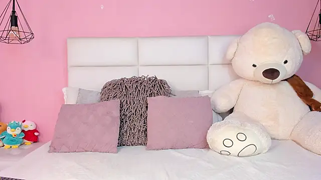 Snapshot of KarolyneLune chatting on 19, 3, 2026 KarolyneLune online show from 19, 3, 2026