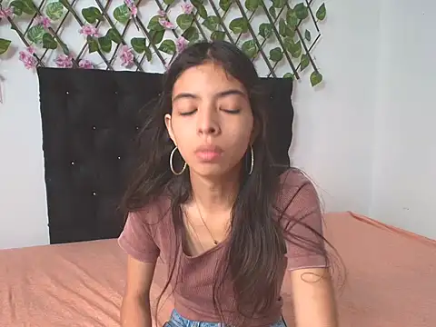 Snapshot of Sweet_Scarlett_ chatting on 14, 4, 2026 Sweet Scarlett online show from 14, 4, 2026