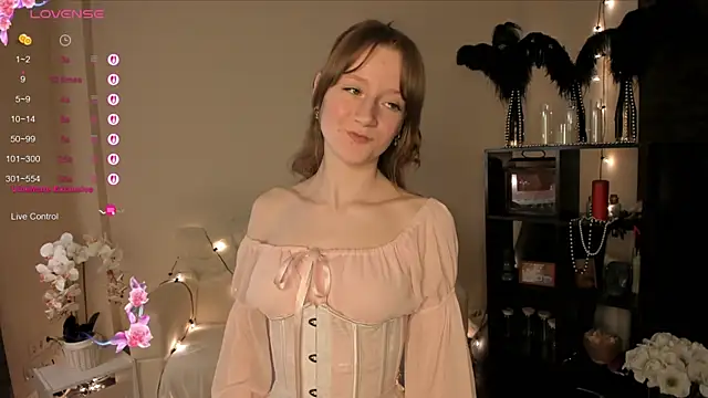 Snapshot of MalloryGray chatting on 6, 4, 2026 MalloryGray online show from 6, 4, 2026