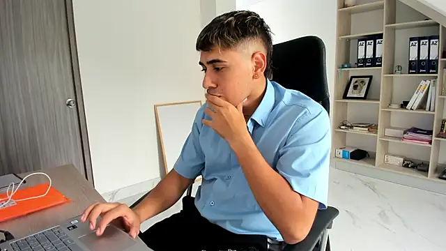 Snapshot of Boss_Secret chatting on 21, 4, 2026 Boss Secret online show from 21, 4, 2026