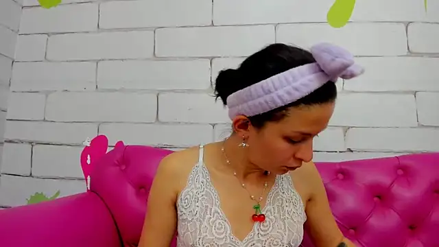 Snapshot of Danna_Greyy chatting on 17, 4, 2026 Danna Greyy online show from 17, 4, 2026