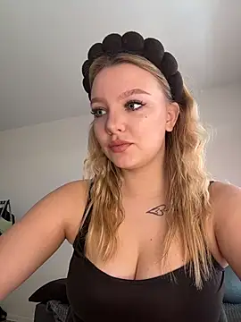 Snapshot of bettyloveu chatting on 18, 3, 2026 bettyloveu online show from 18, 3, 2026