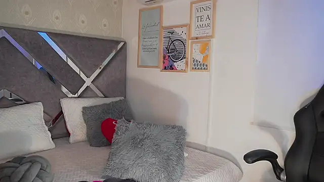 Snapshot of Naomi-Gray chatting on 16, 4, 2026 Naomi-Gray online show from 16, 4, 2026