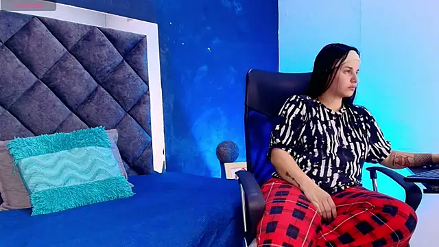 Snapshot of aidanaandvictoria chatting on 10, 4, 2026 aidanaandvictoria online show from 10, 4, 2026