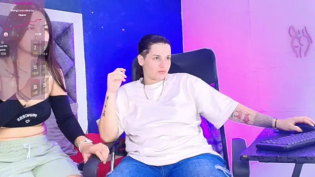 Snapshot of aidanaandvictoria chatting on 24, 4, 2026 aidanaandvictoria online show from 24, 4, 2026