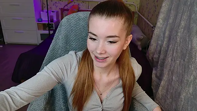 Snapshot of Lunavira chatting on 5, 4, 2026 Lunavira online show from 5, 4, 2026