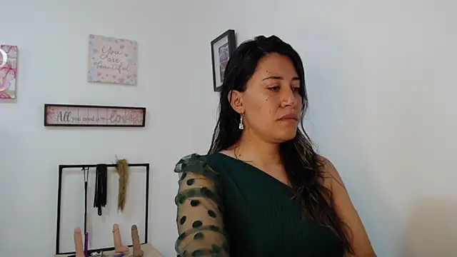 Snapshot of violeta_scott chatting on 15, 4, 2026 violeta scott online show from 15, 4, 2026