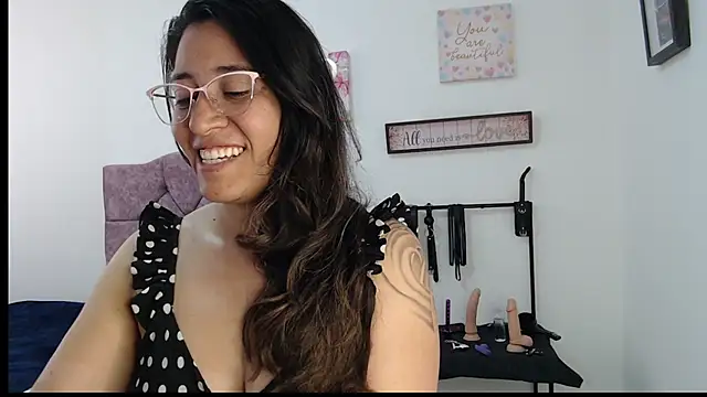 Snapshot of violeta_scott chatting on 15, 5, 2026 violeta scott online show from 15, 5, 2026