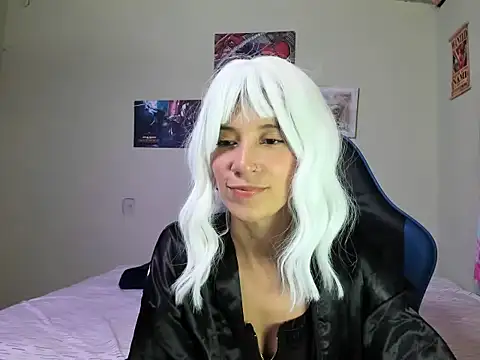 EvelinSerrato444 online show from 19, 4, 2026