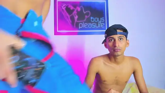 Snapshot of Boys_xxx_ chatting on 20, 4, 2026 Boys xxx online show from 20, 4, 2026