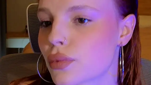 Snapshot of mollybossy chatting on 8, 4, 2026 mollybossy online show from 8, 4, 2026