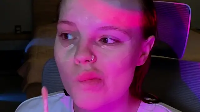 Snapshot of mollybossy chatting on 13, 4, 2026 mollybossy online show from 13, 4, 2026