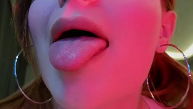 Snapshot of mollybossy chatting on 13, 4, 2026 mollybossy online show from 13, 4, 2026